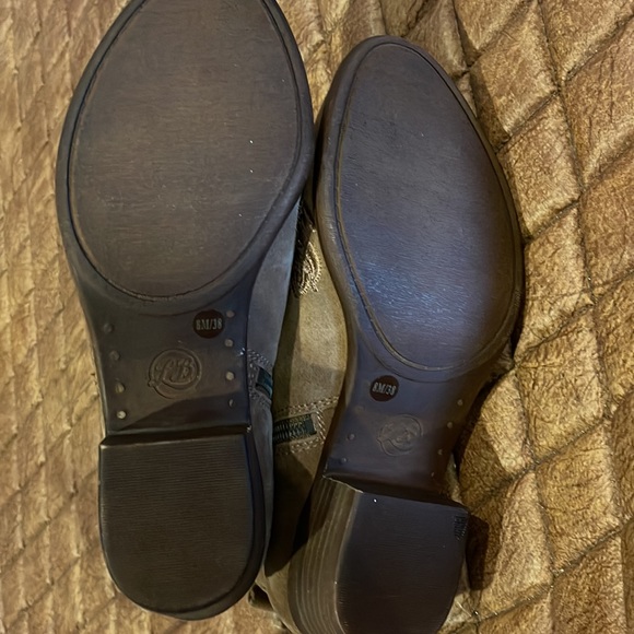 Lucky 🍀 Brand Embroidered bootie - Picture 6 of 8